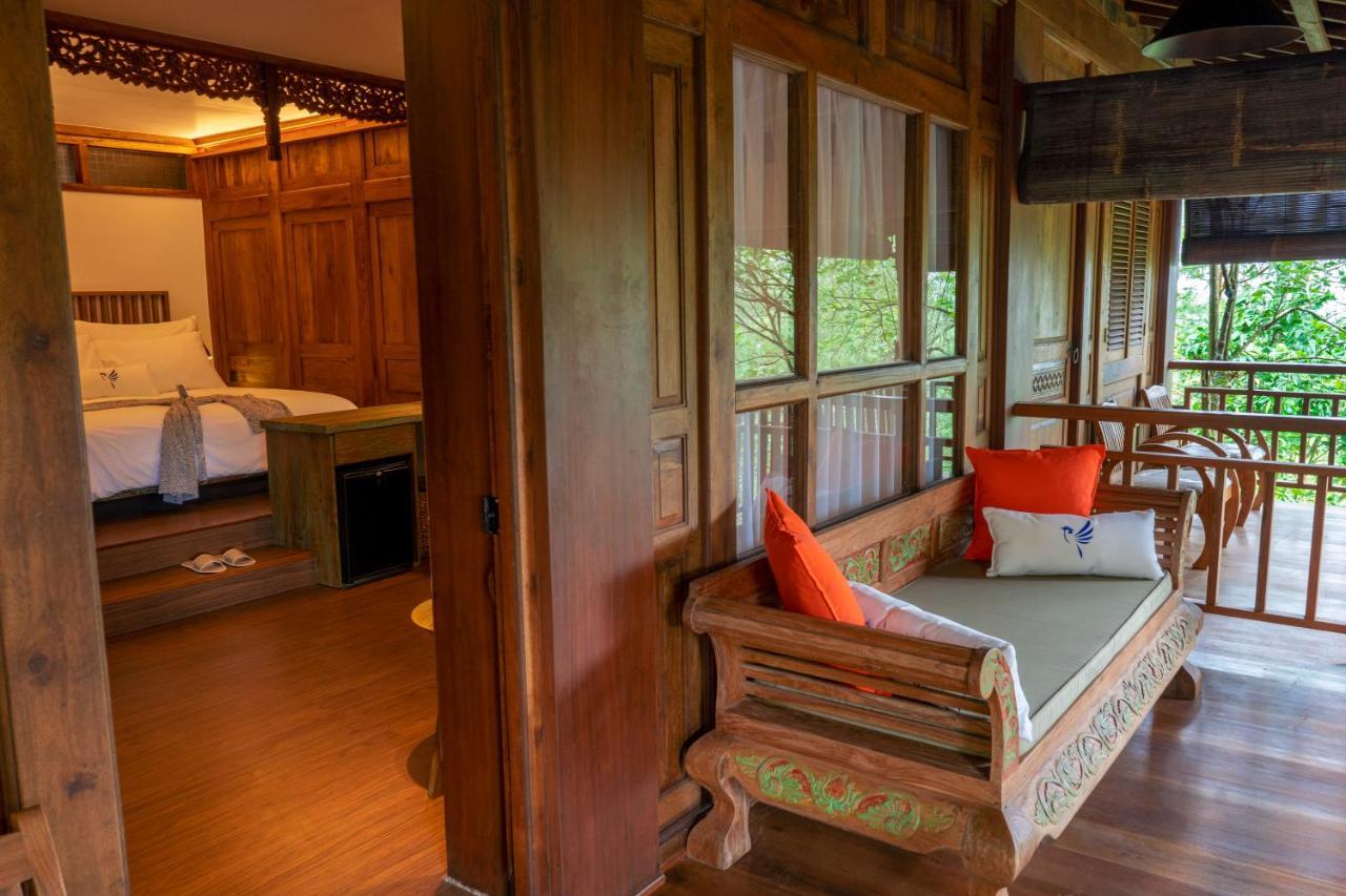 Tira Vilagna & Hotel 4*
